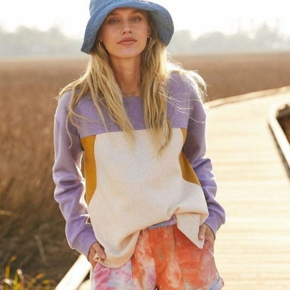 Almost NEW! Hi-low, split hem v cute Anthropologie Color Block Sweatshirt. - Picture 13 of 14